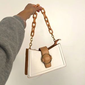 Tan & White Shoulder 👜💛